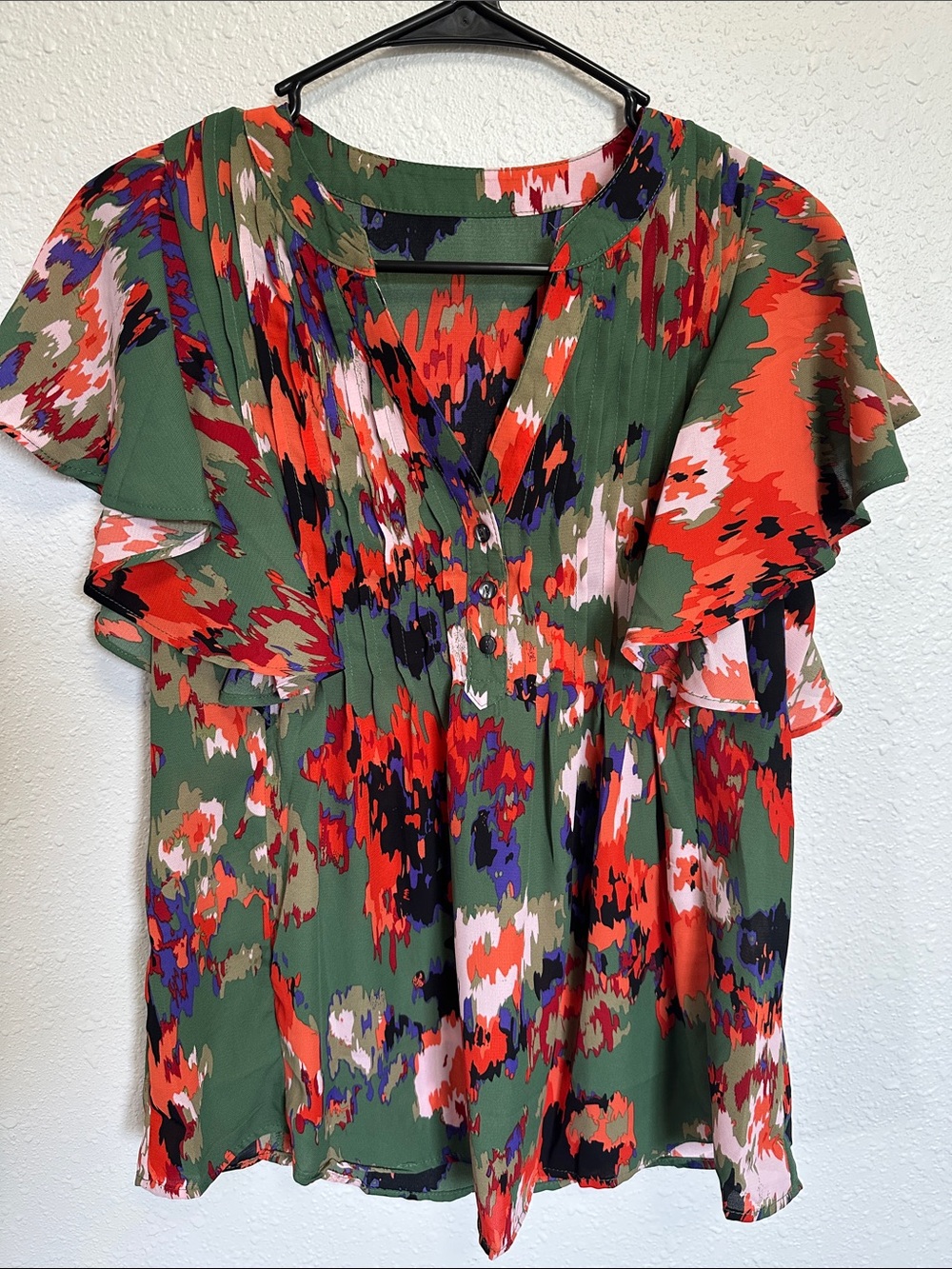 Daznico Abstract Floral Print Flutter Sleeve Top - Green, Red, Pink Size Small - Picture 3 of 6
